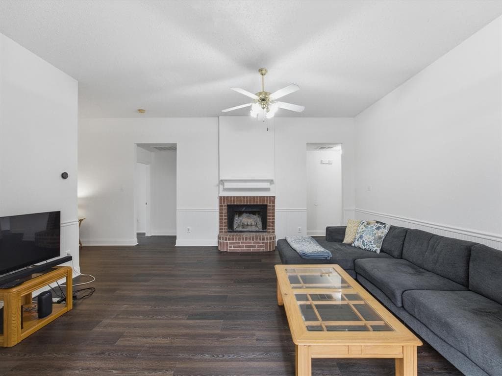 1123 Greenview Ln