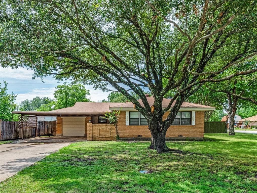 221 Leighton Dr