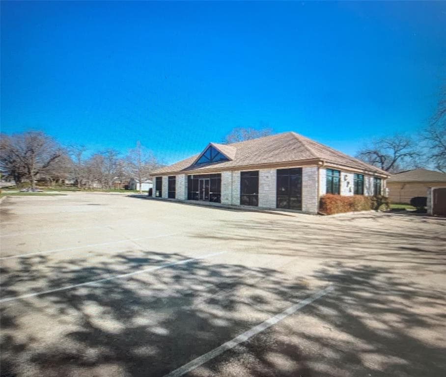 385 W Main St
