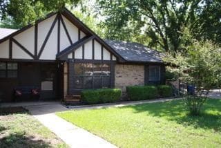 112 E Denton Dr