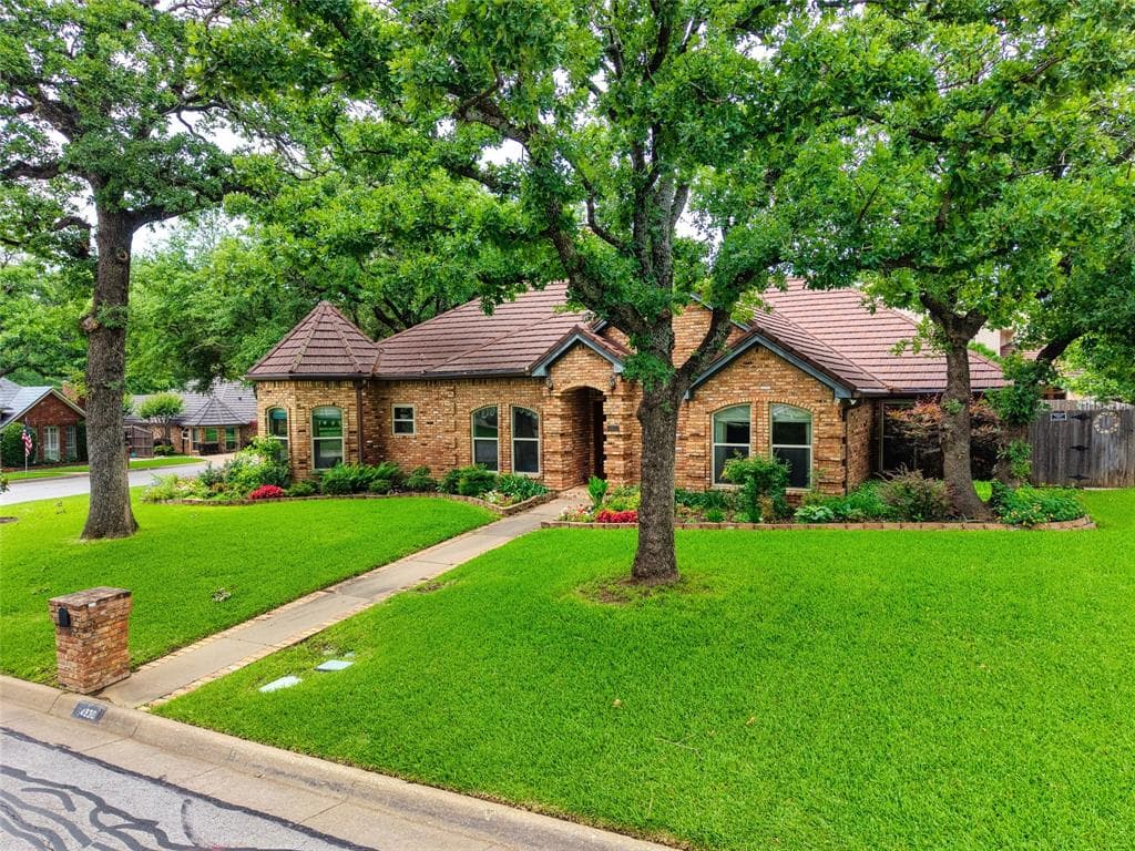 4930 High Creek Dr