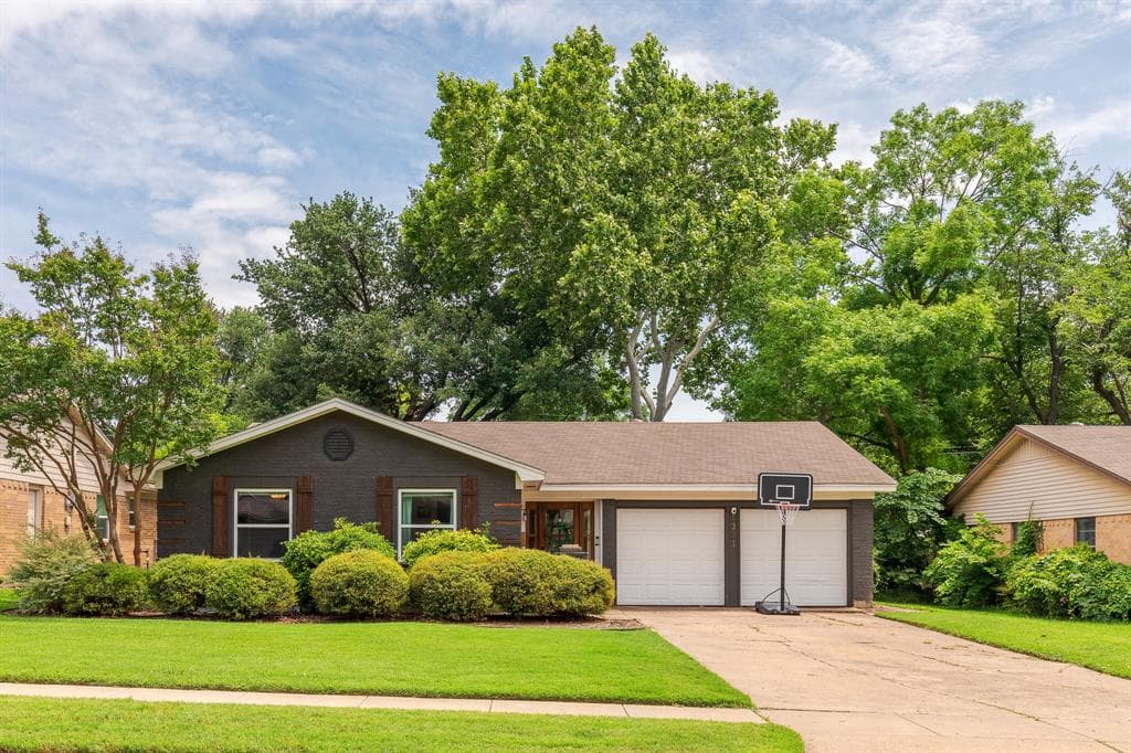 1331 Cloverdale Dr