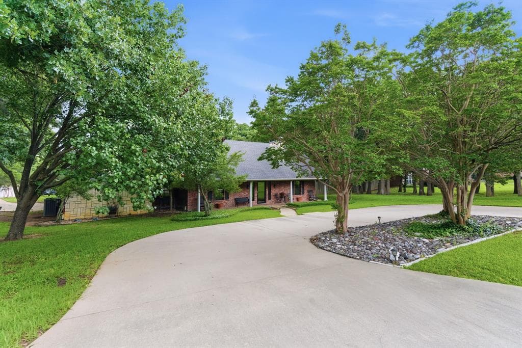 7512 Woodland Dr