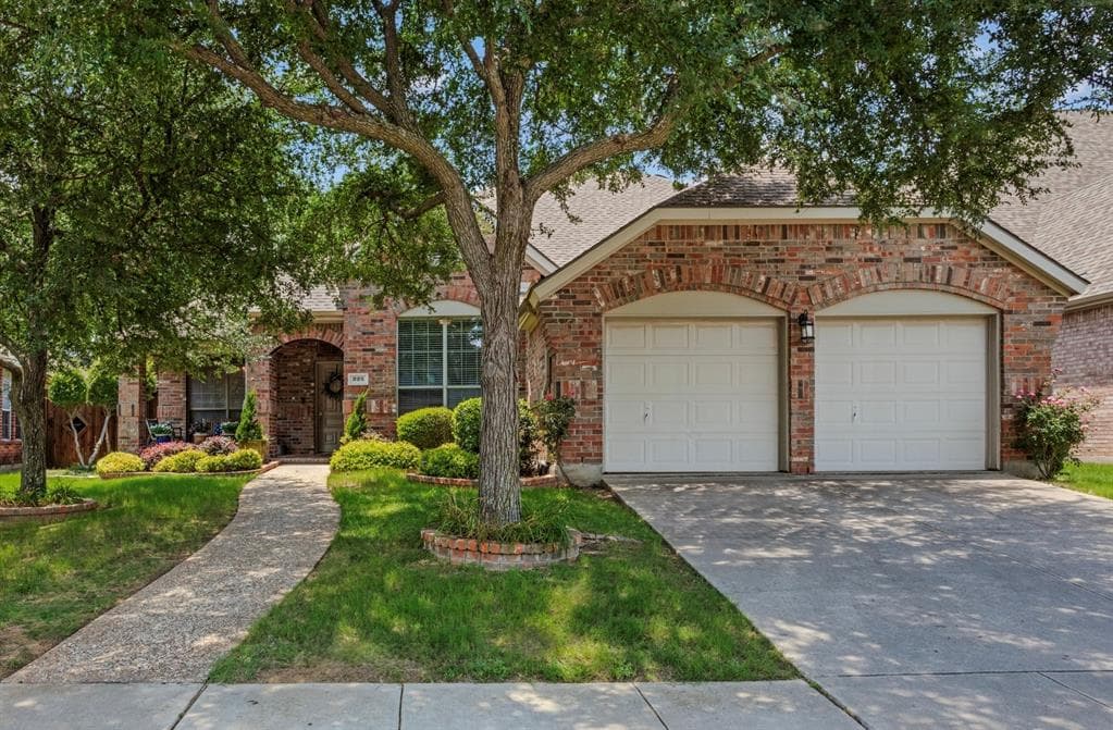 225 Red Bluff Dr