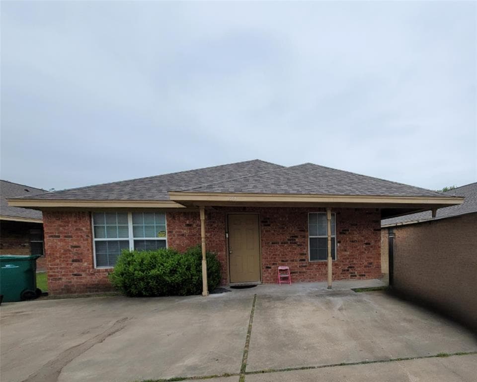 231-233 E Craven Ave