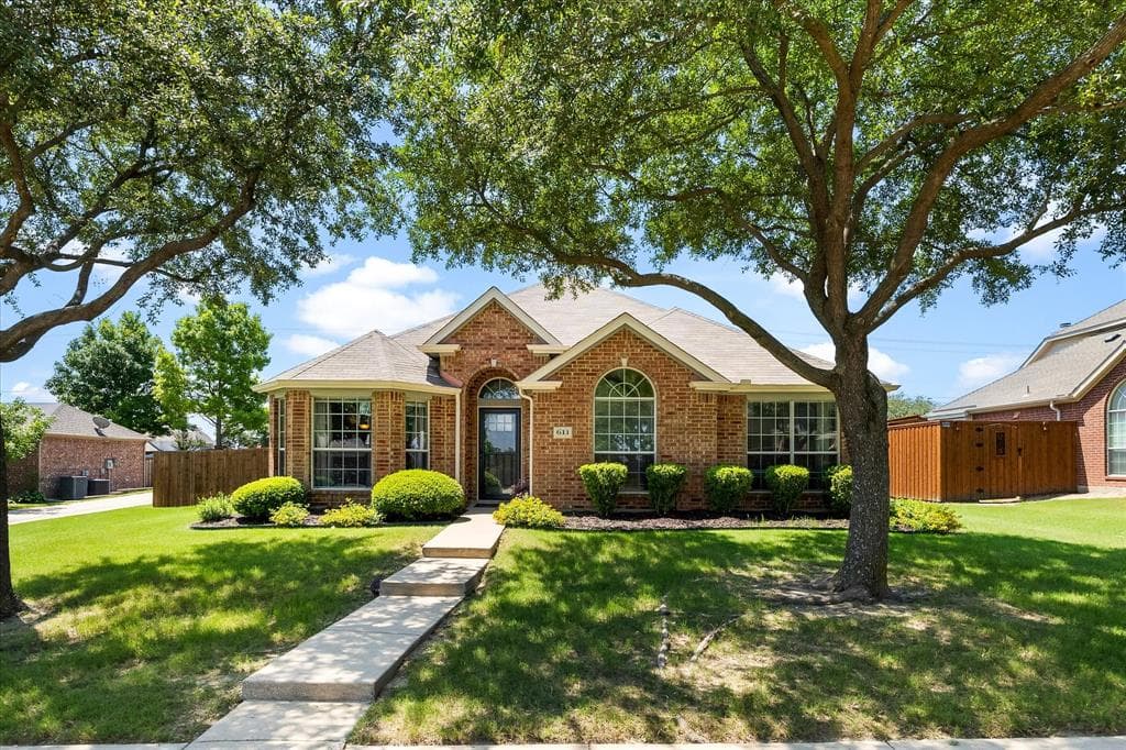611 Monterey Dr