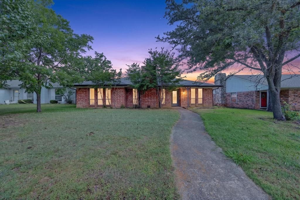 1607 Chisolm Trl