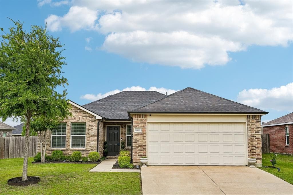 1286 Wysteria Ln