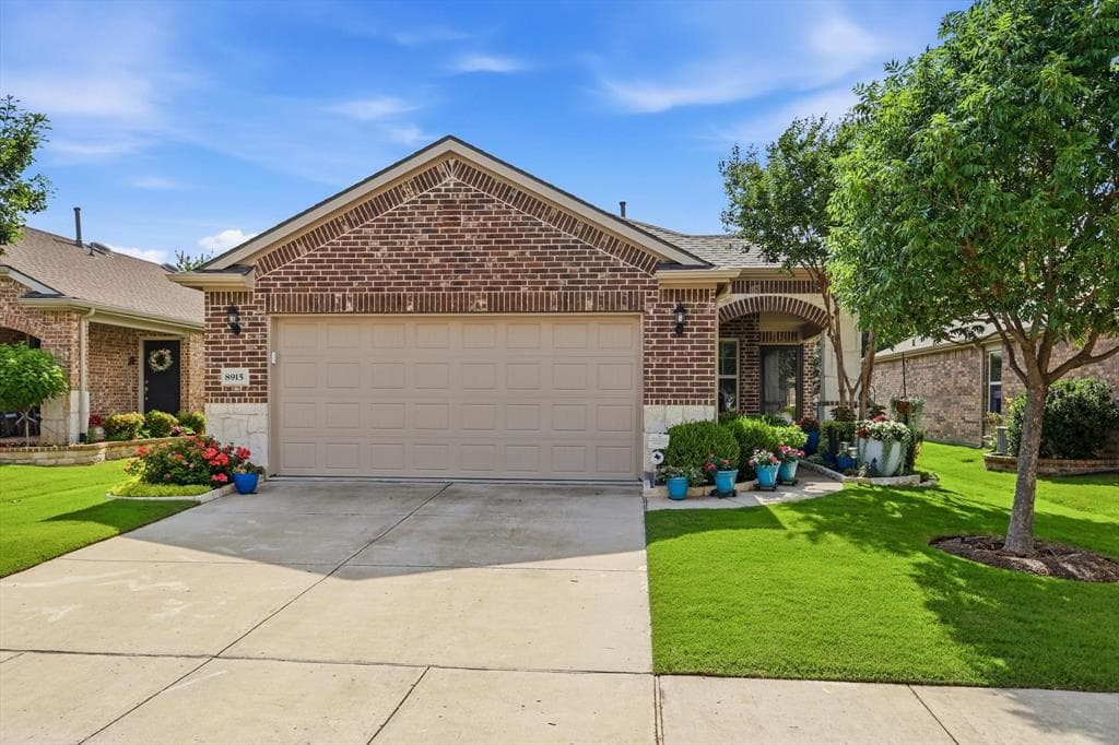 8915 Twin Pines Ln