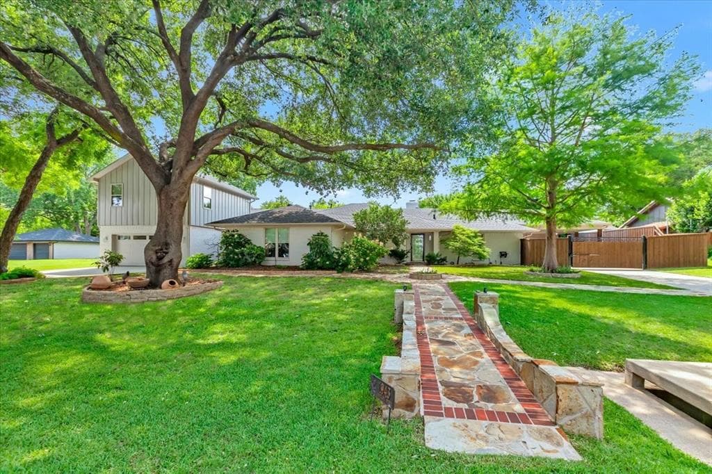 1943 Camelot Dr