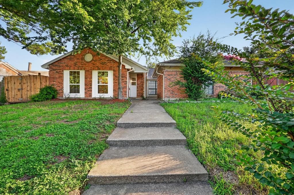 428 Dollins St