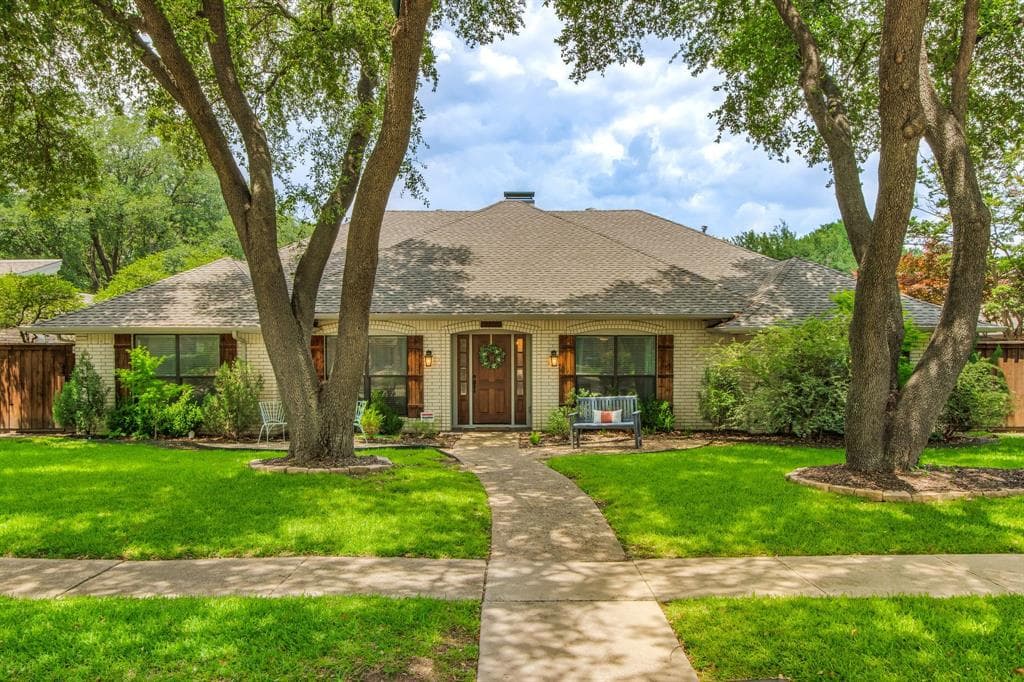 2703 W Prairie Creek Dr