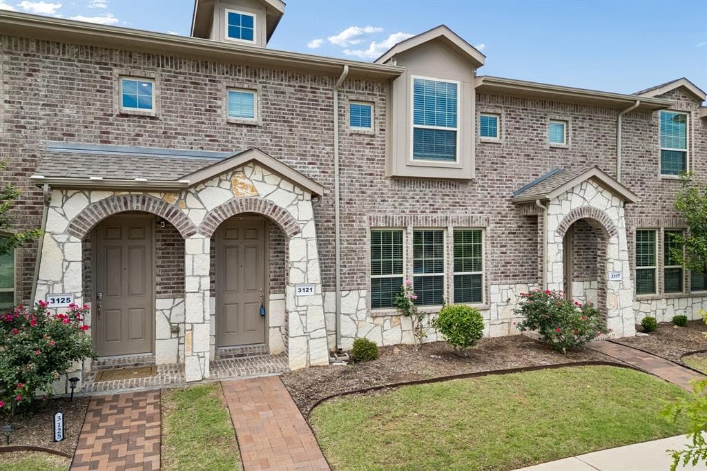 3121 Solana Cir
