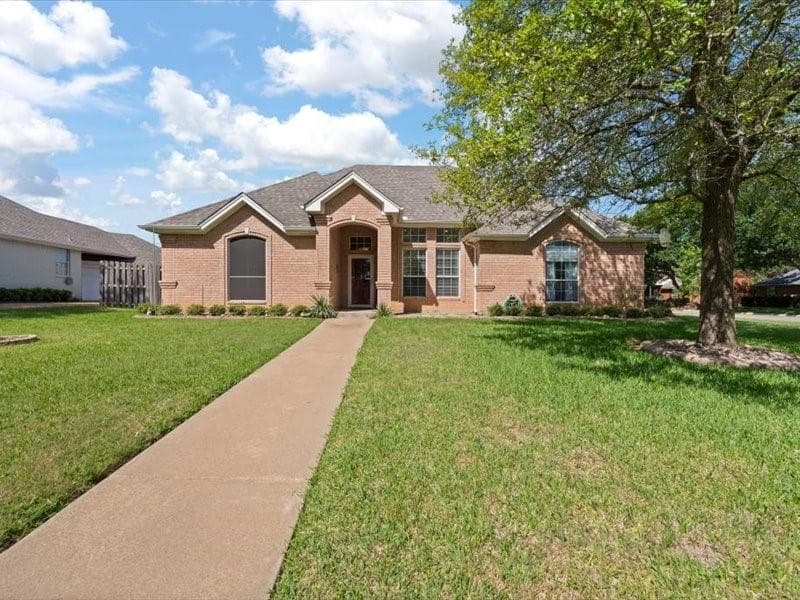 700 Brandon Dr