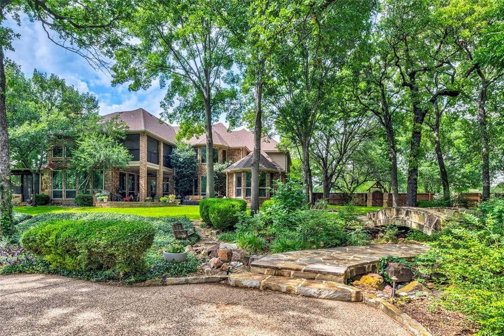 3905 Rothschild Dr