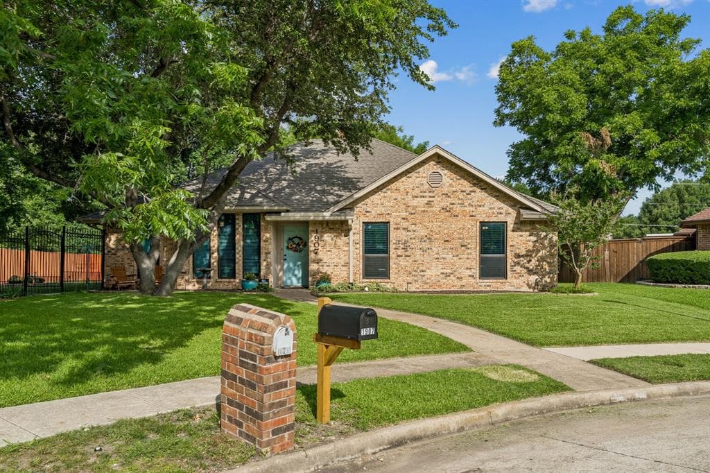 1907 Lansdown Ct