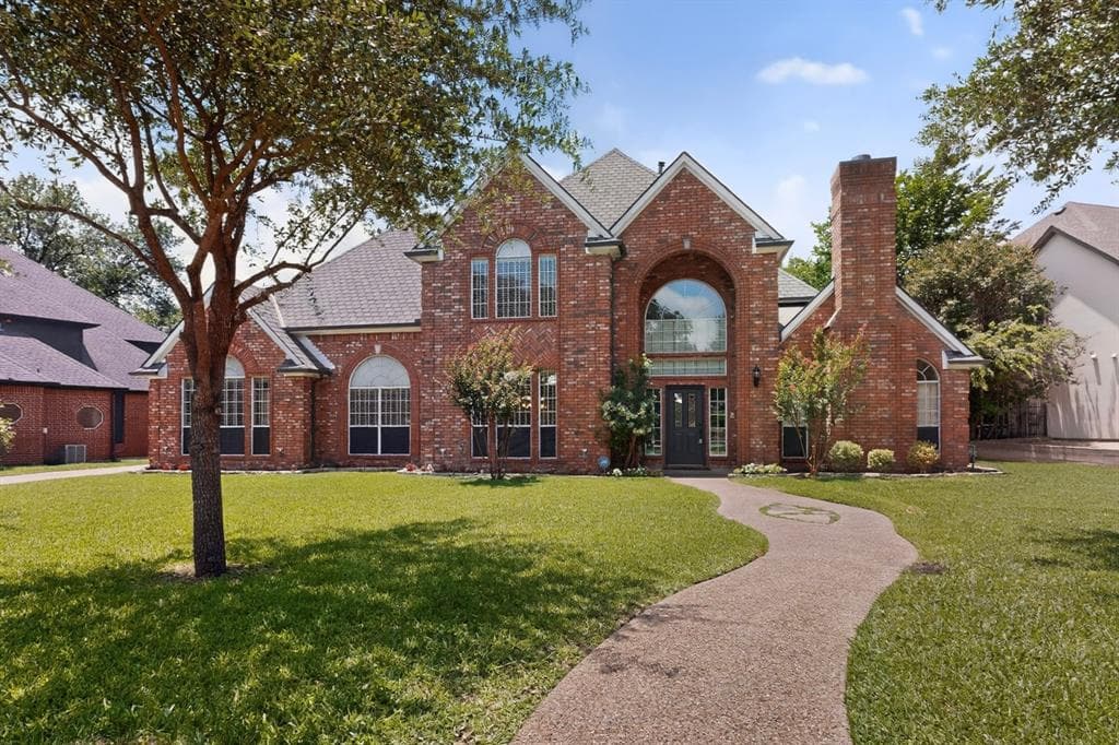 204 Country Club Dr