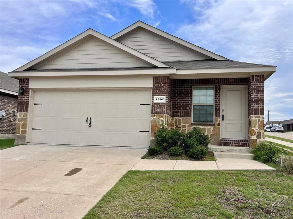 1302 Draper Ln