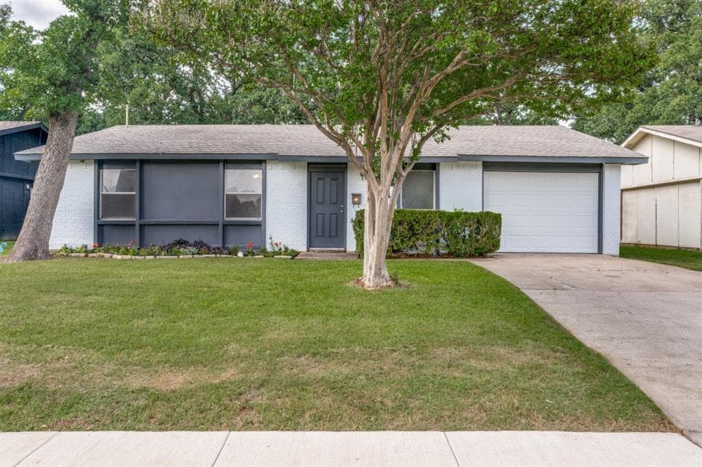 1025 Kingston Dr