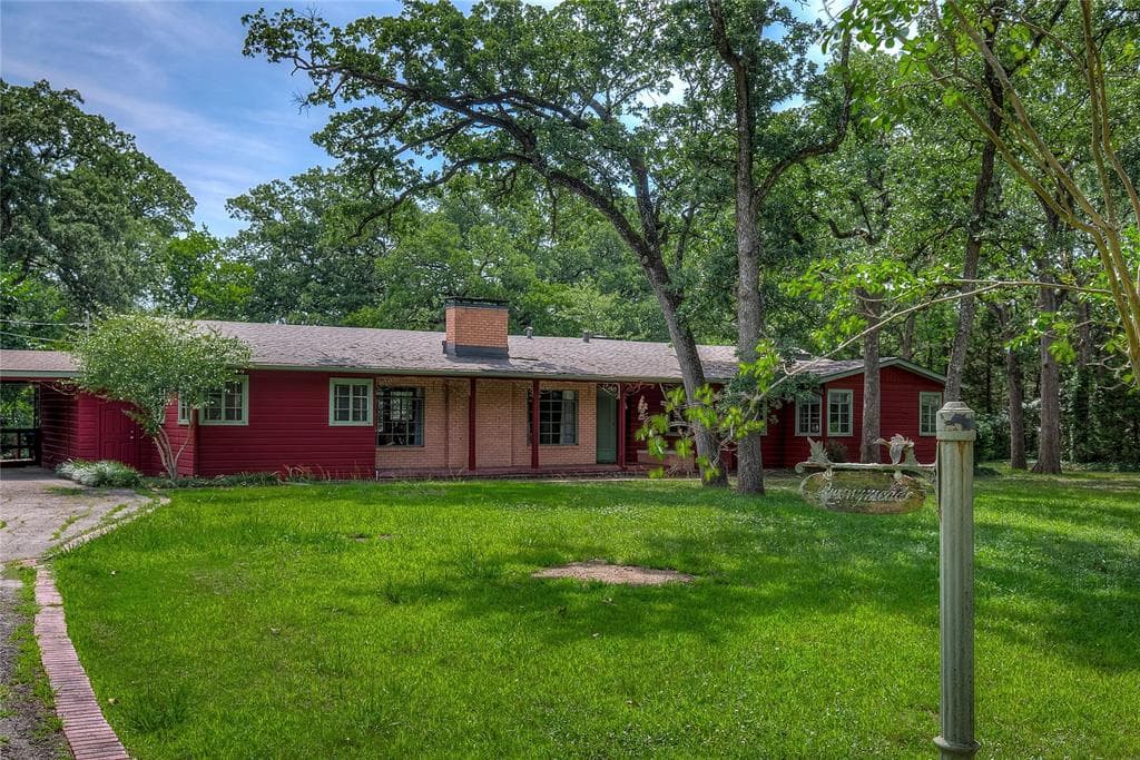 7 Oak Village Rd