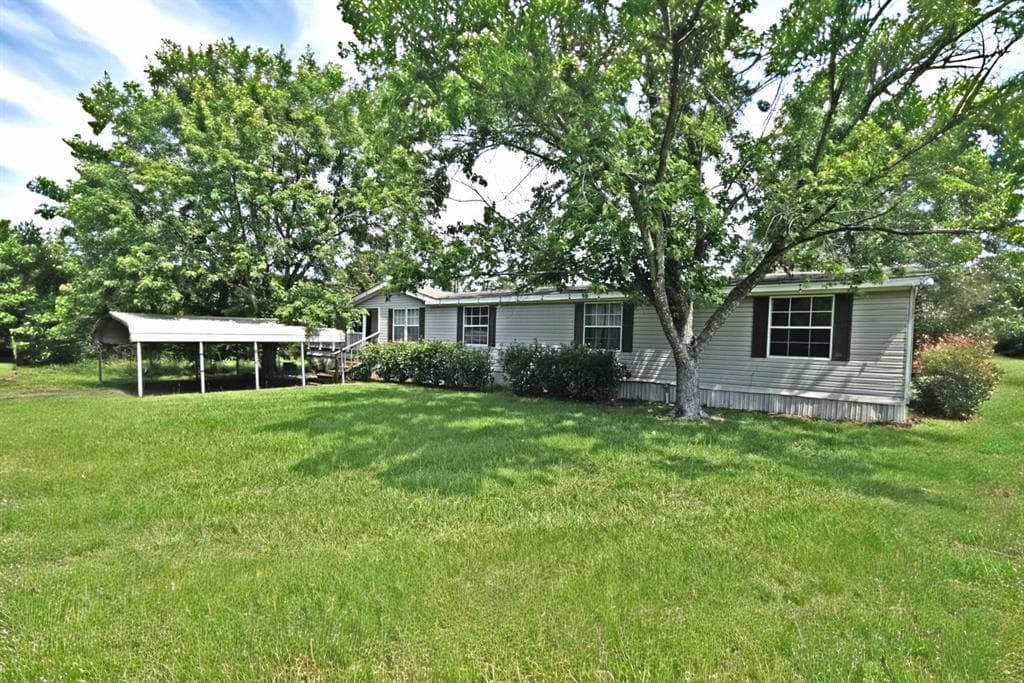 374 Farm Road 1567 W