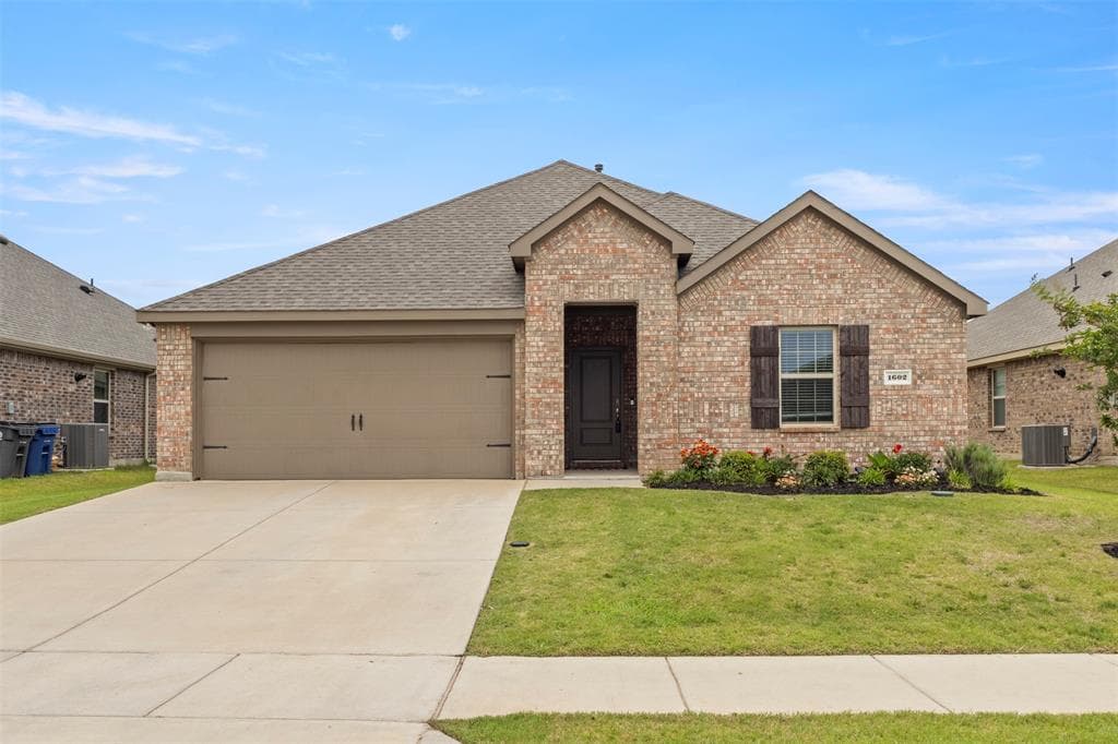 1602 Maple Ridge Dr