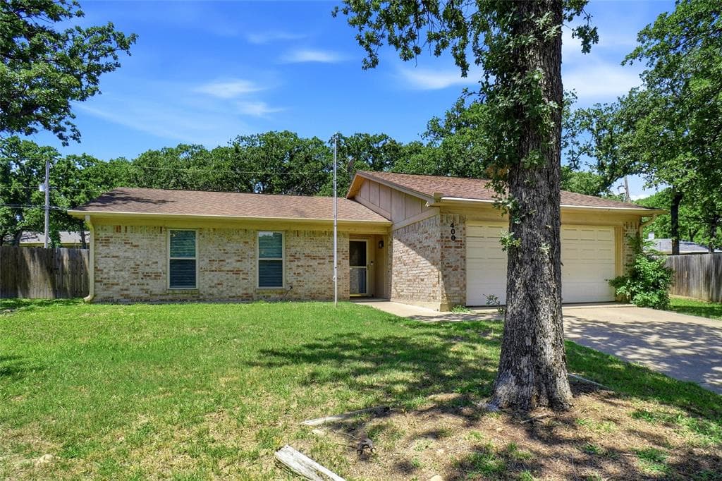 400 Woodlake Cir