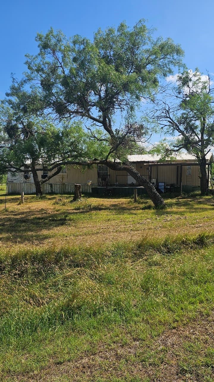 2001 Glen Oaks Dr