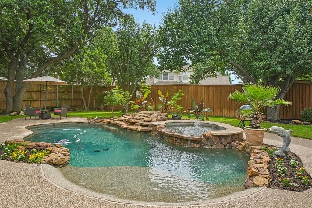 6109 Crestside Dr