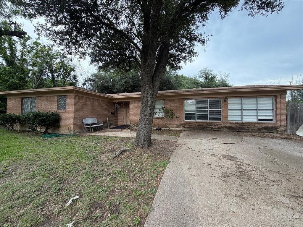 120 E Dawn Dr