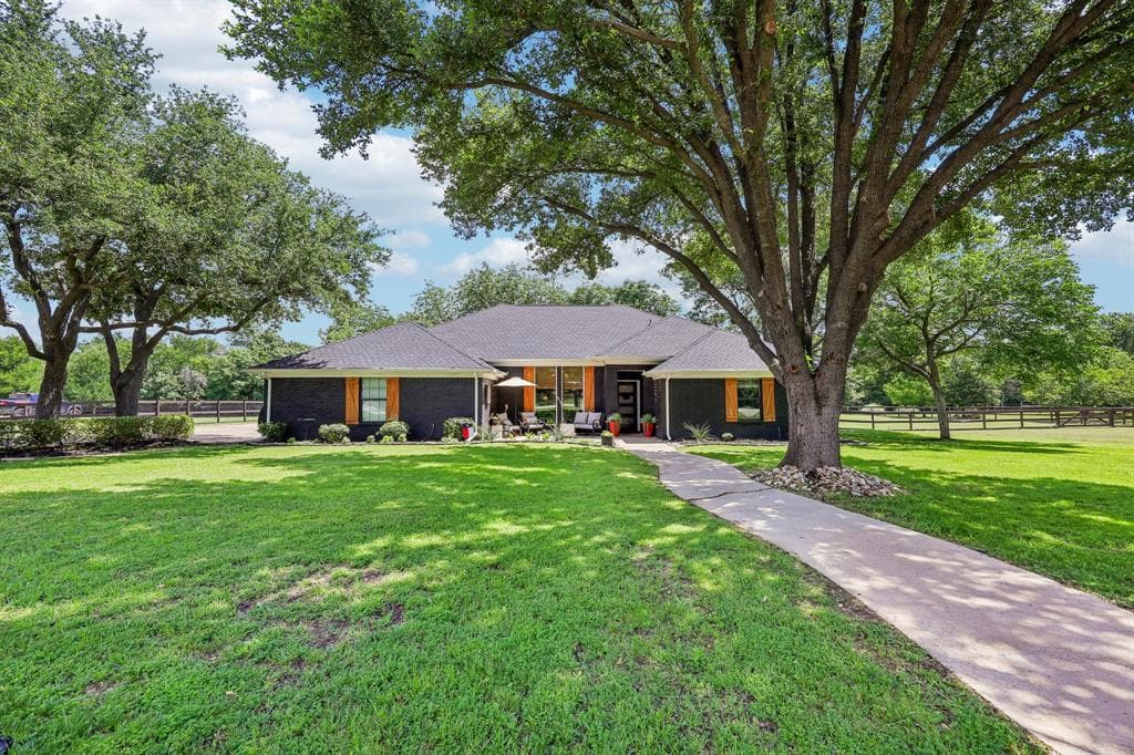 925 Meadow Dr