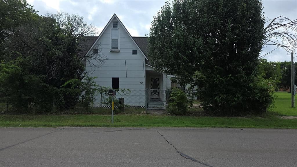 313 N Pearl St