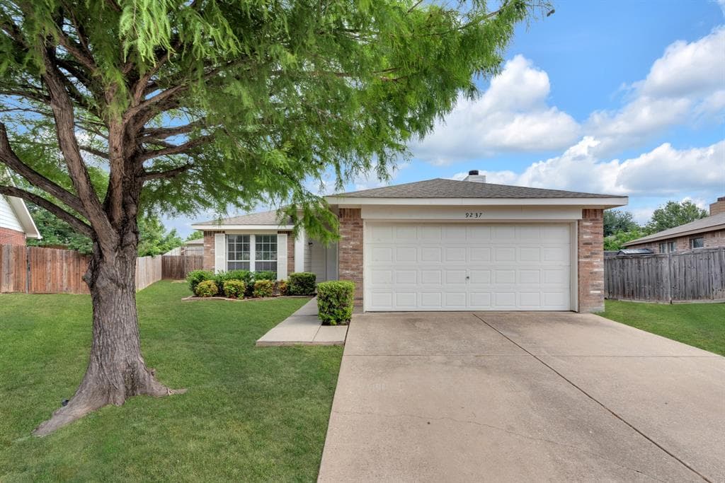 9237 Monument Ct