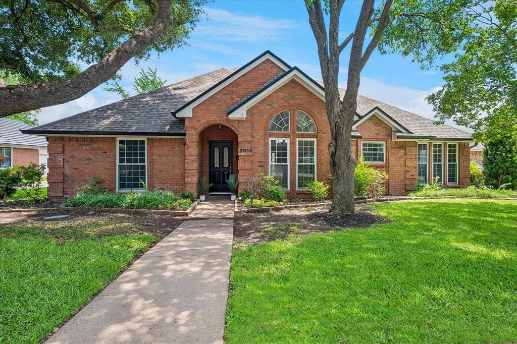 3912 Brookside Dr