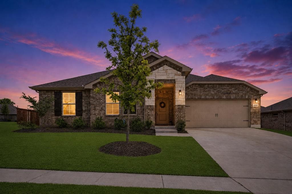 1202 Cyprus Ln