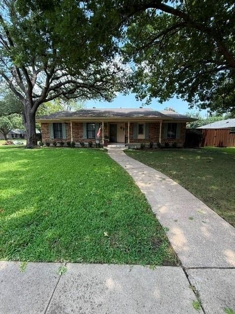 1208 N Cottonwood Dr