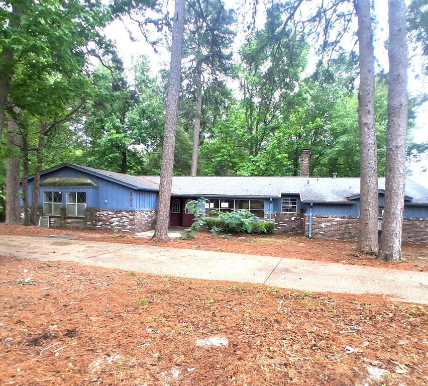 207 Wildwood Dr