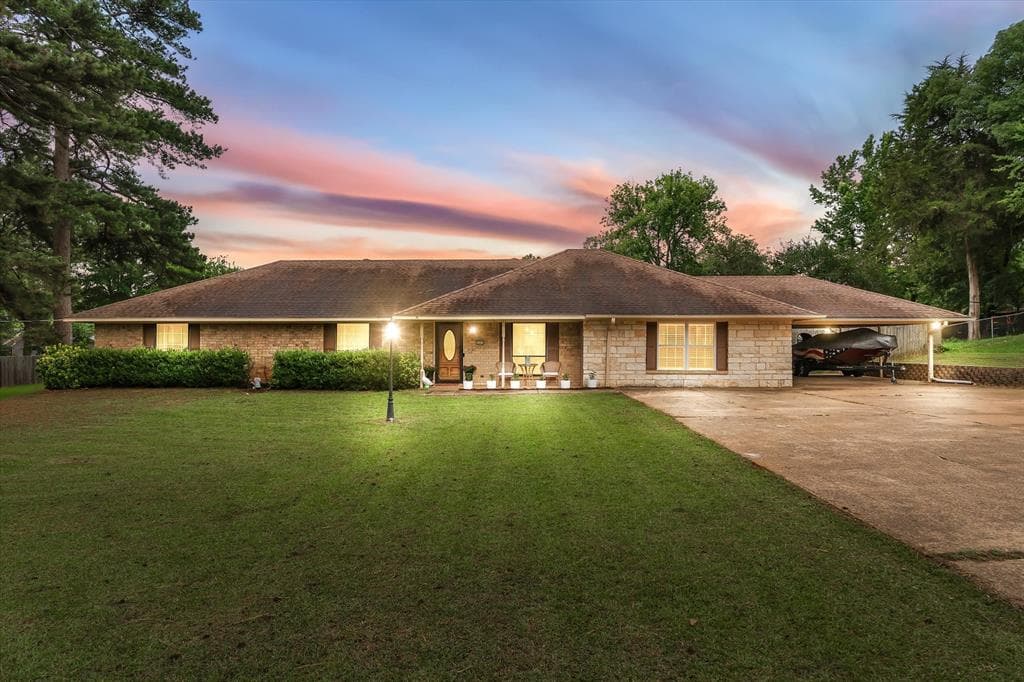 2203 Woodbine Dr