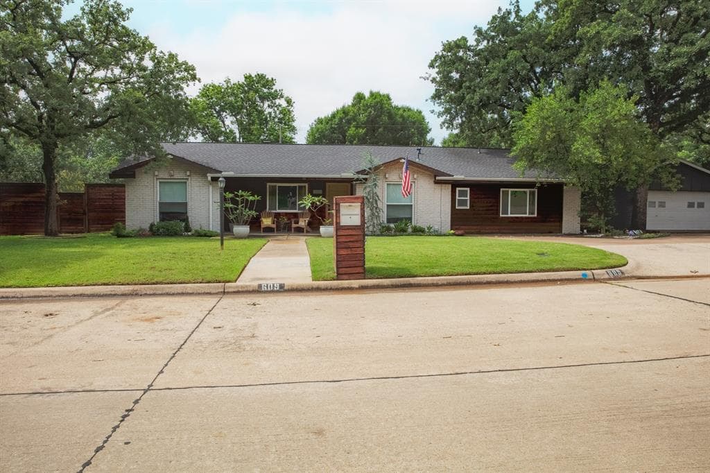 609 Hillside Rd