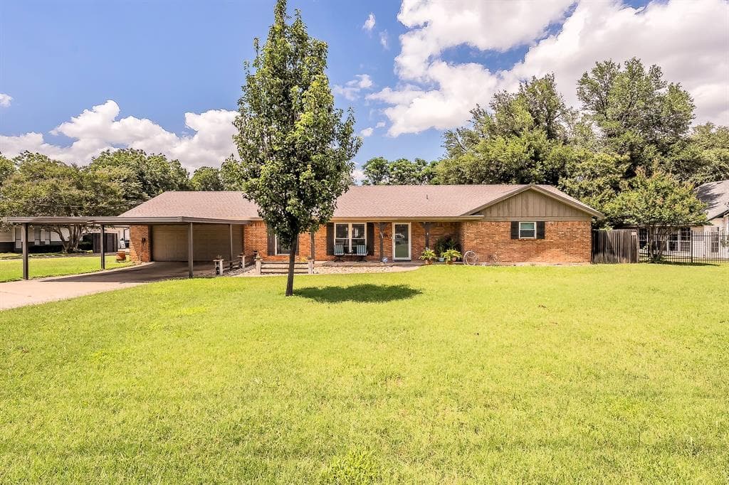 5004 Blackstone Dr