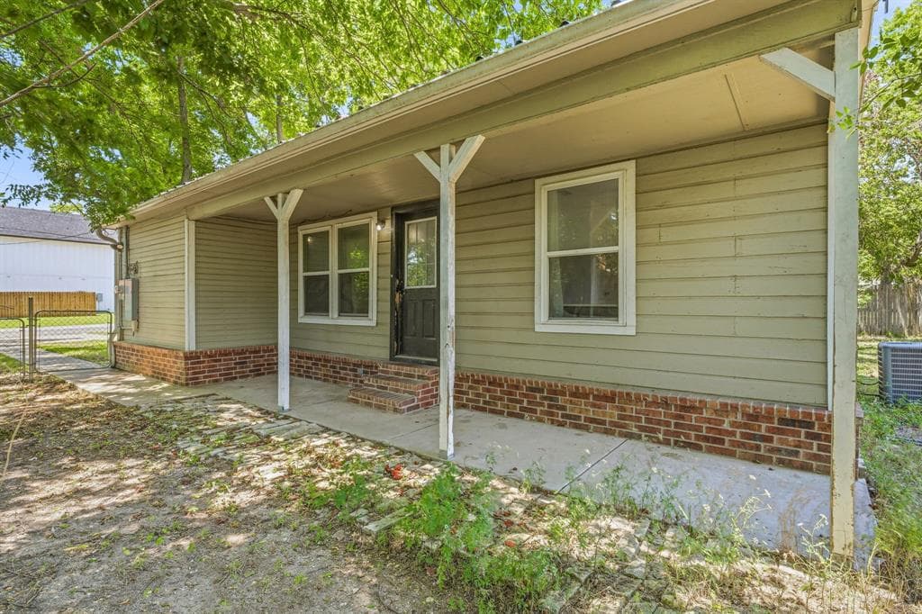 979 W Pecan St