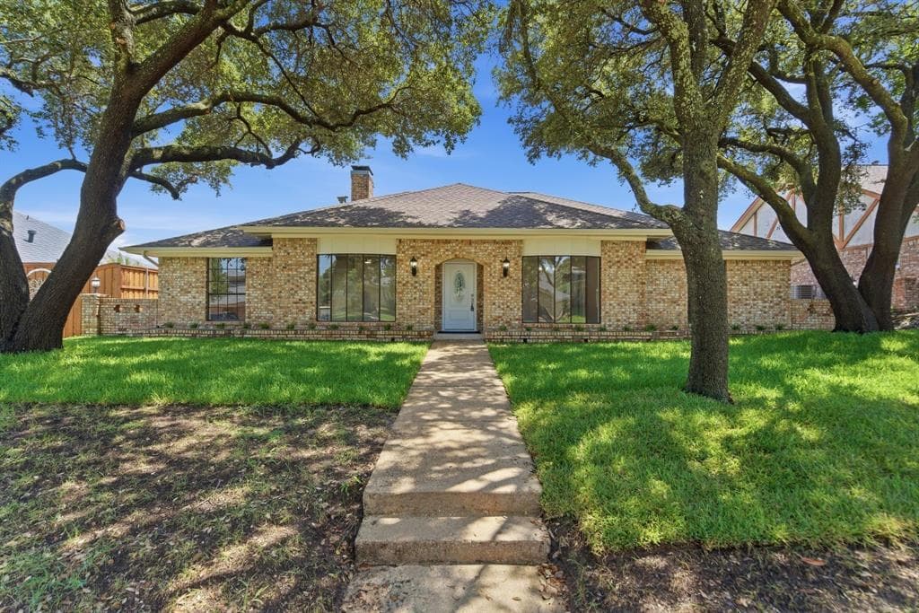 3104 Pinehurst Dr