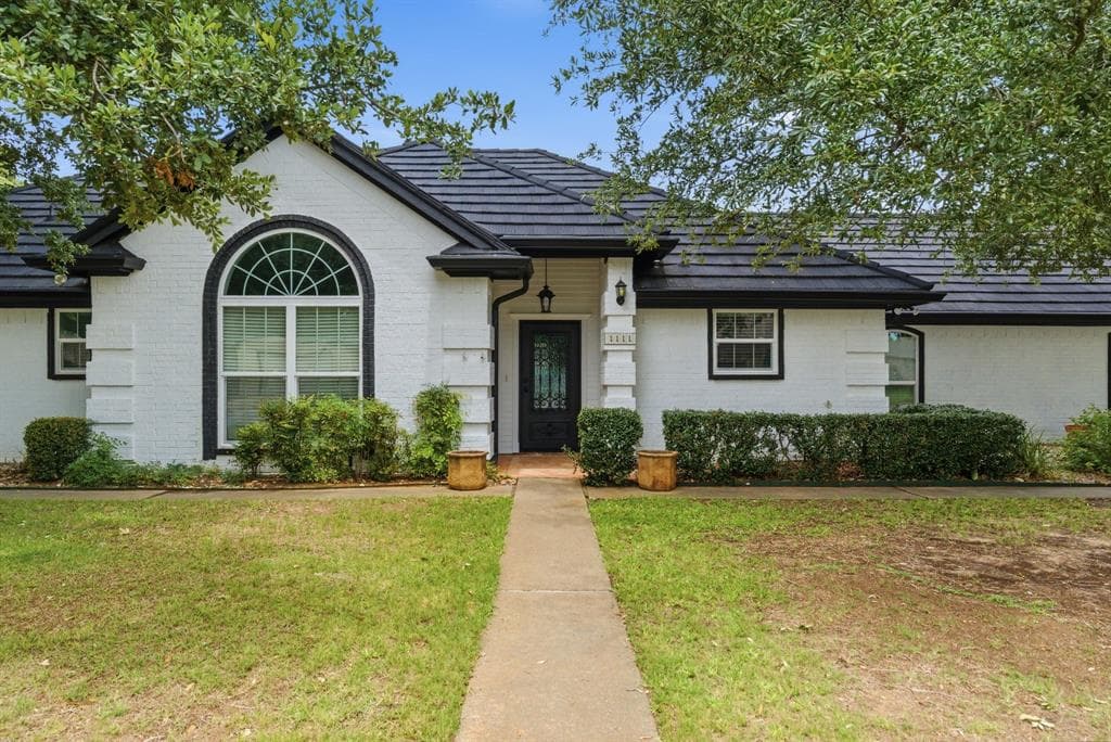 1111 Harbor Lakes Dr