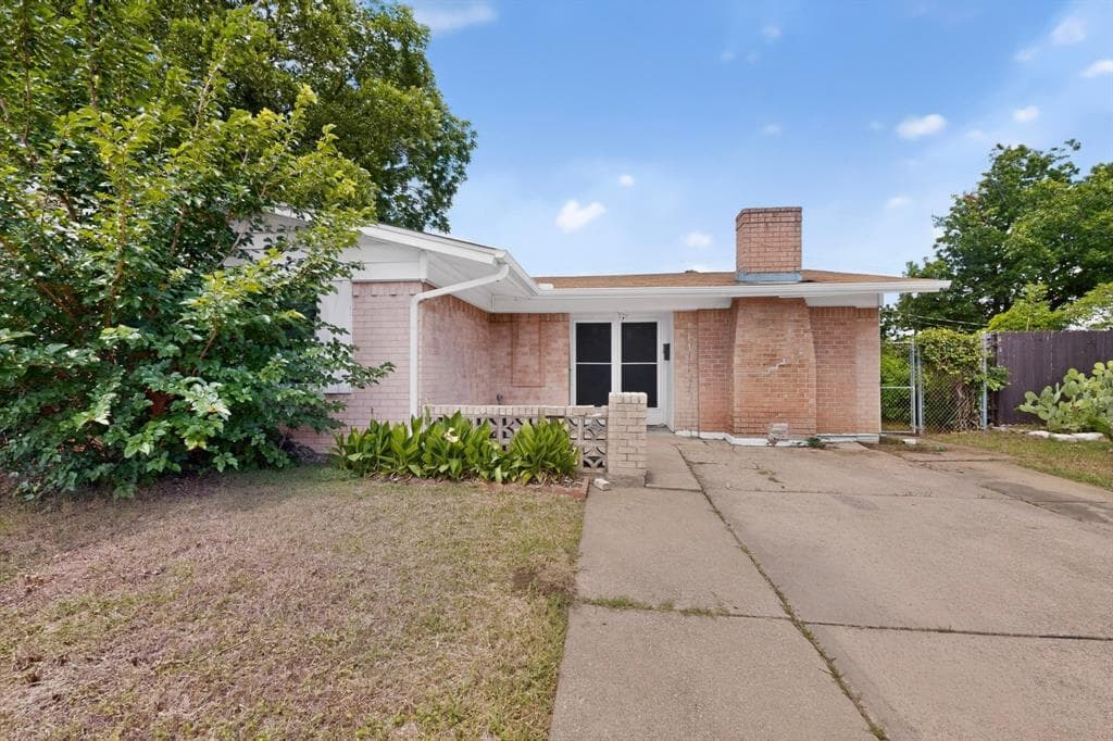 1802 Fairfax Ln