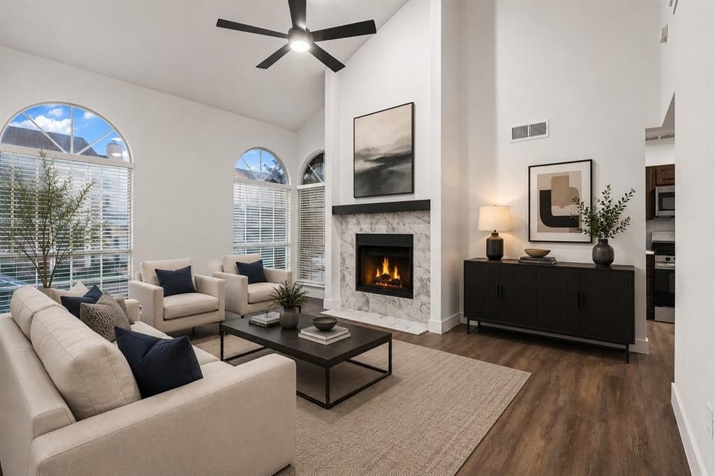 13207 Woodbend Ln