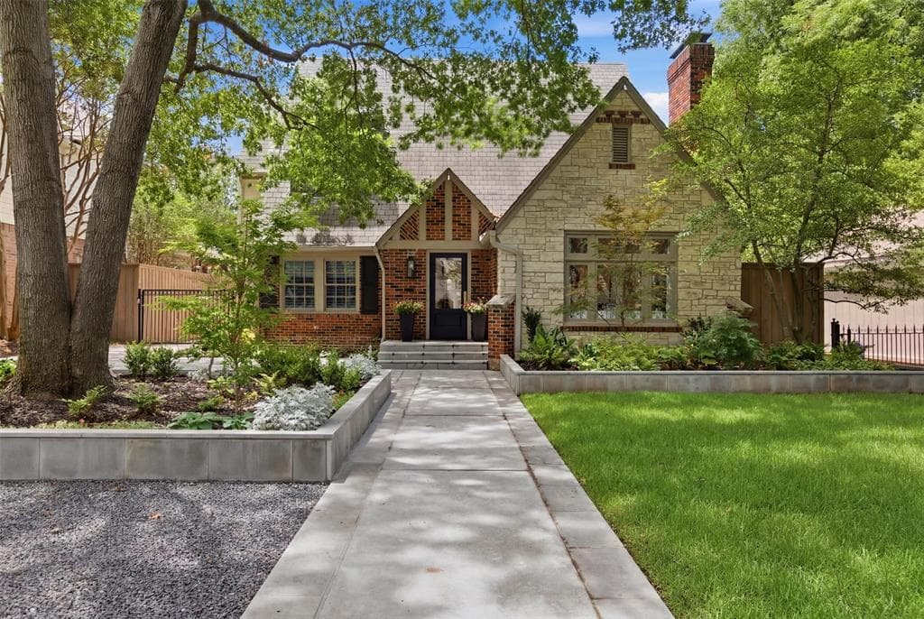 3311 Greenbrier Dr
