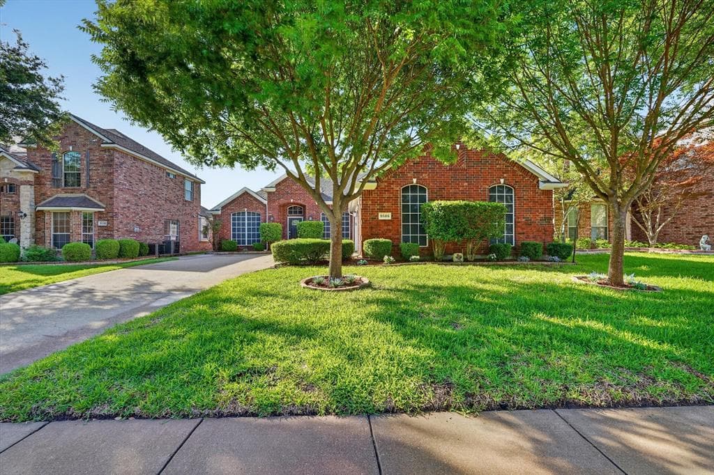 9506 Garrett Dr
