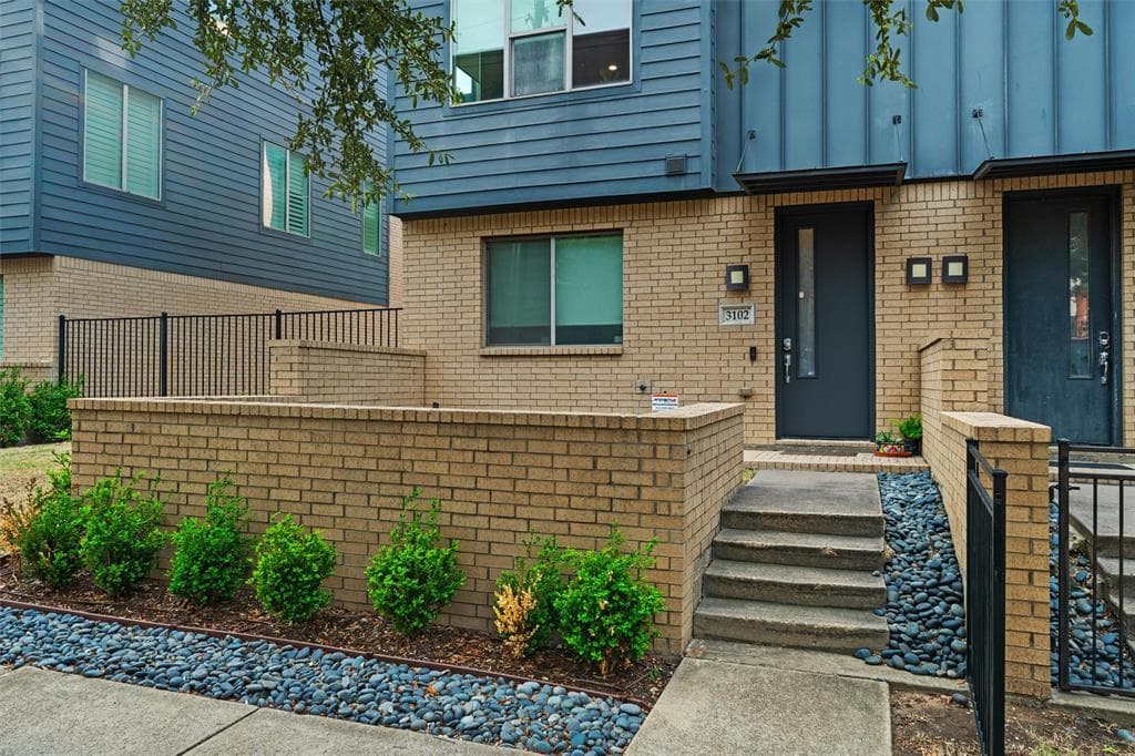 3102 Pavonia Dr