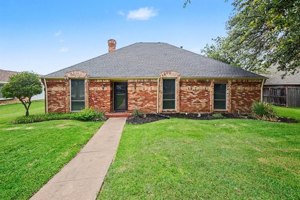 3413 Hightrail Ln