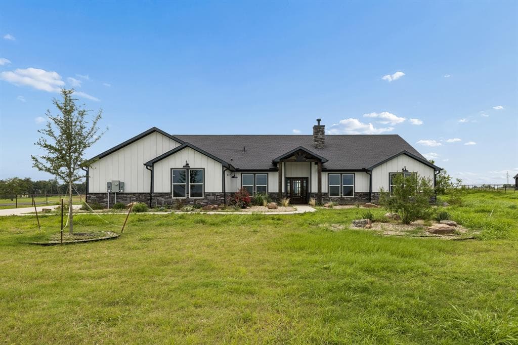 835 Club Lake Rd